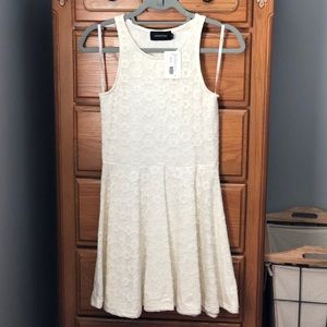 NWT Never worn, beautiful white a-line dress. Sz S